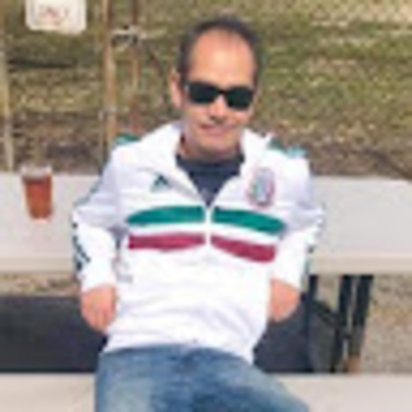 Meet your Posher, Ricardo - Picture 1 of 1